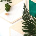 Decoración original con madera y plantas