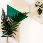 Decoración botánica en madera y plantas