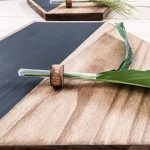 Madera decorativa rústica con plantas