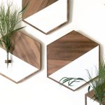 Decoración hexagonal para pared en madera de pino