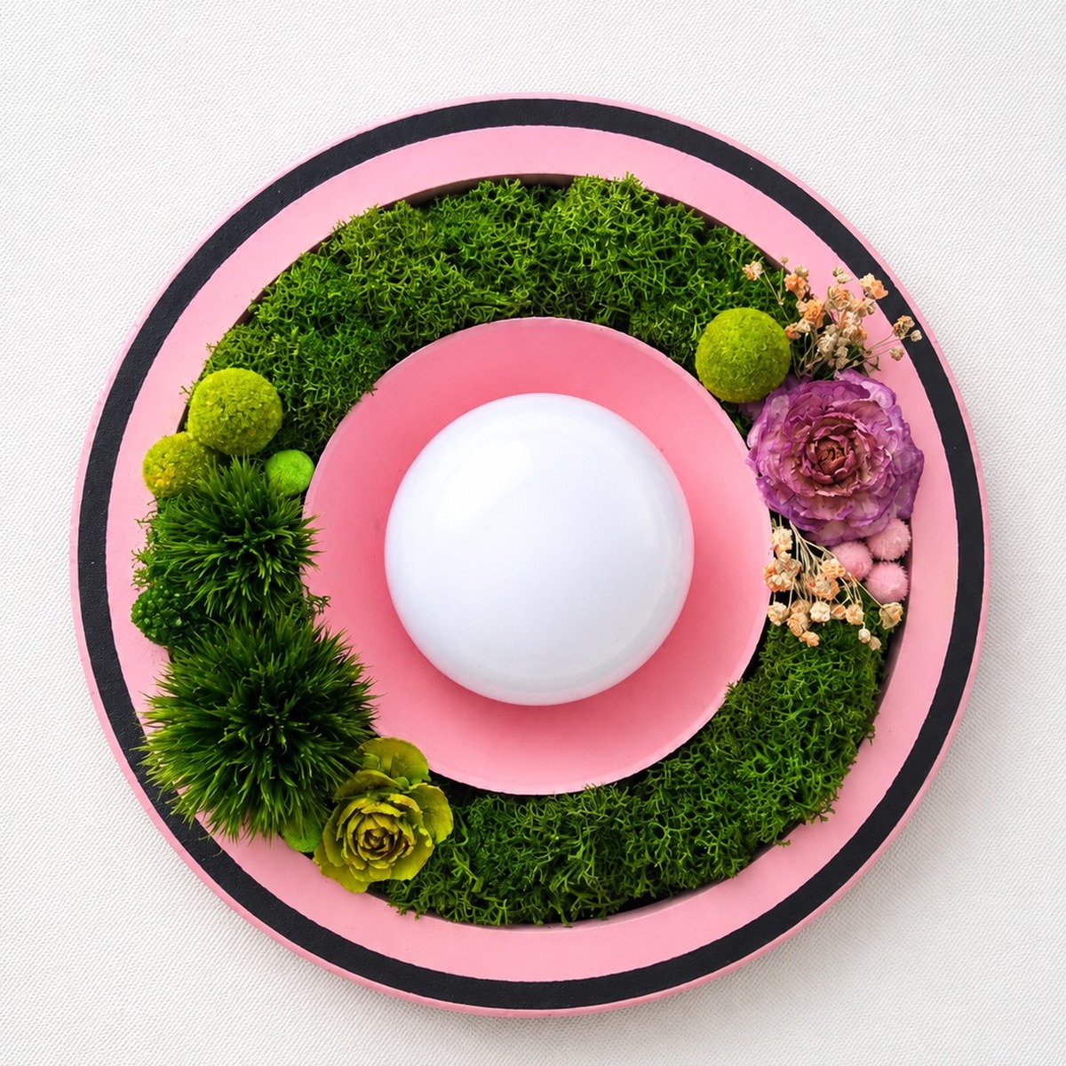 Lámpara de pared decorativa con musgo preservado y flores secas